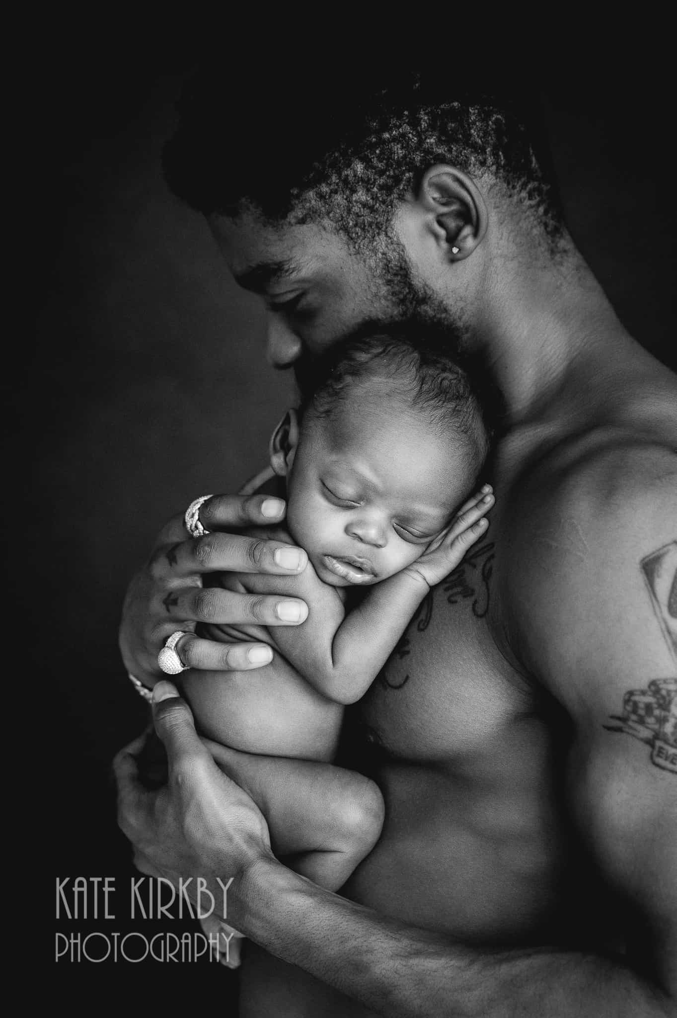 Dad & Newborn black & white